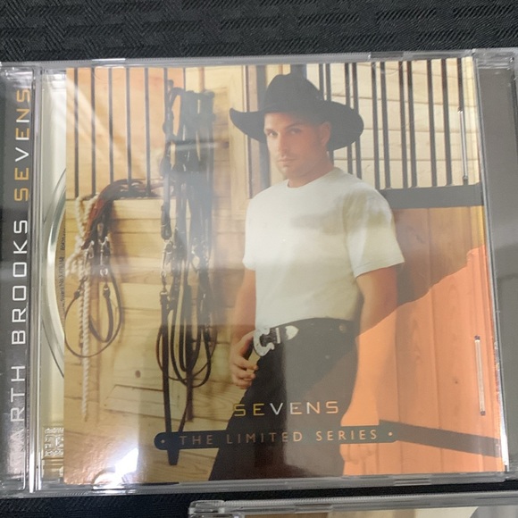 GARTH BROOKS THE LIMITED SERIES, 5 CD + 1 DVD,  EUC BOX SET - Picture 6 of 11
